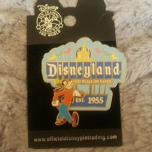 Disney goofy pin